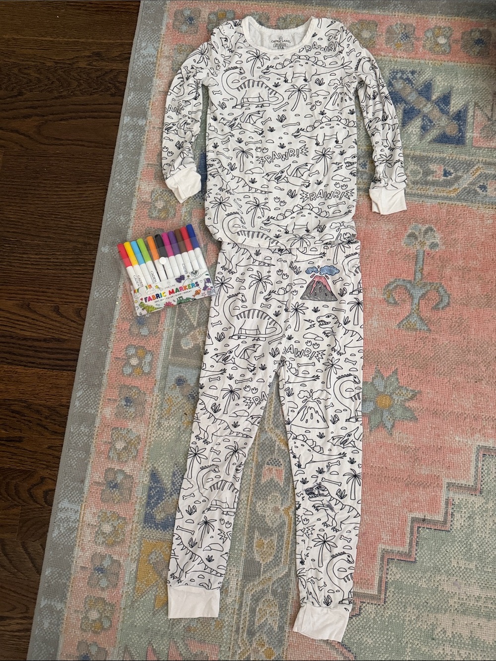 Caden Lane Kids Two-Piece White Dinosaur Coloring Pajama Set (5-6)